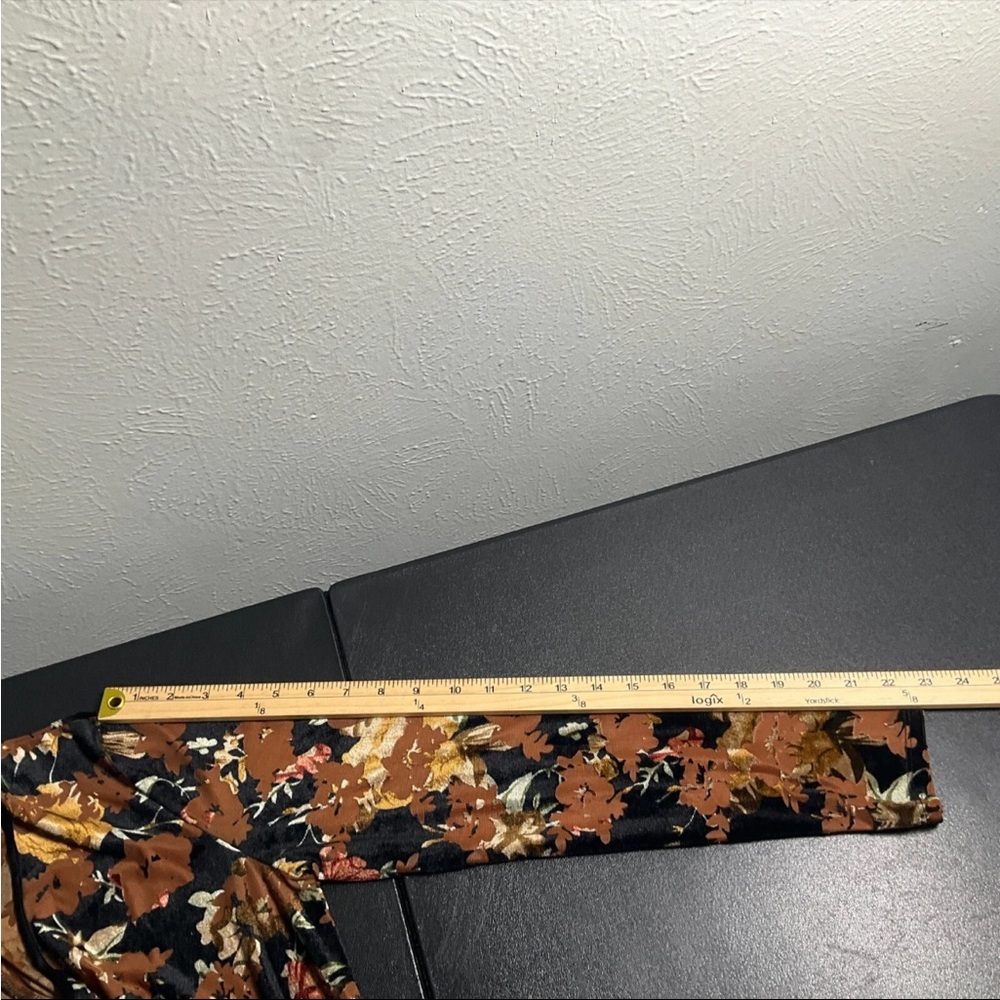 🆕NWT floral velvet burnout wrap midi dress - Picture 14 of 16